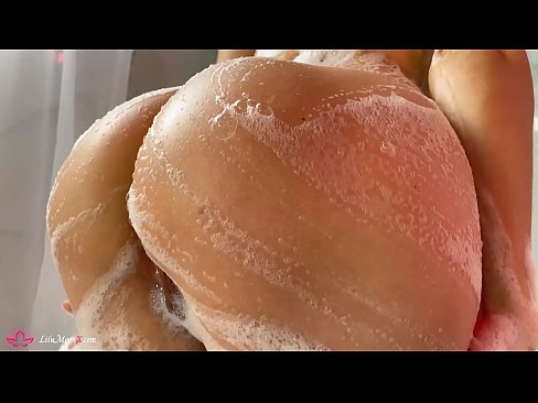 ❤️ Brineta masturbira macu vibratorom do intenzivnog orgazma pod tušem ❤️❌ Samo porno kod nas