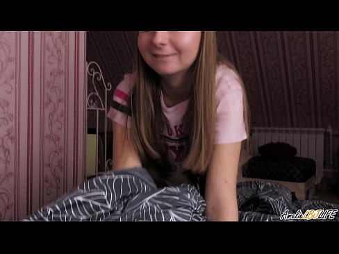 ❤️ Blondie duboko siše svoju drugu prijateljicu i dobiva spermu u usta ❤️❌ Samo porno kod nas
